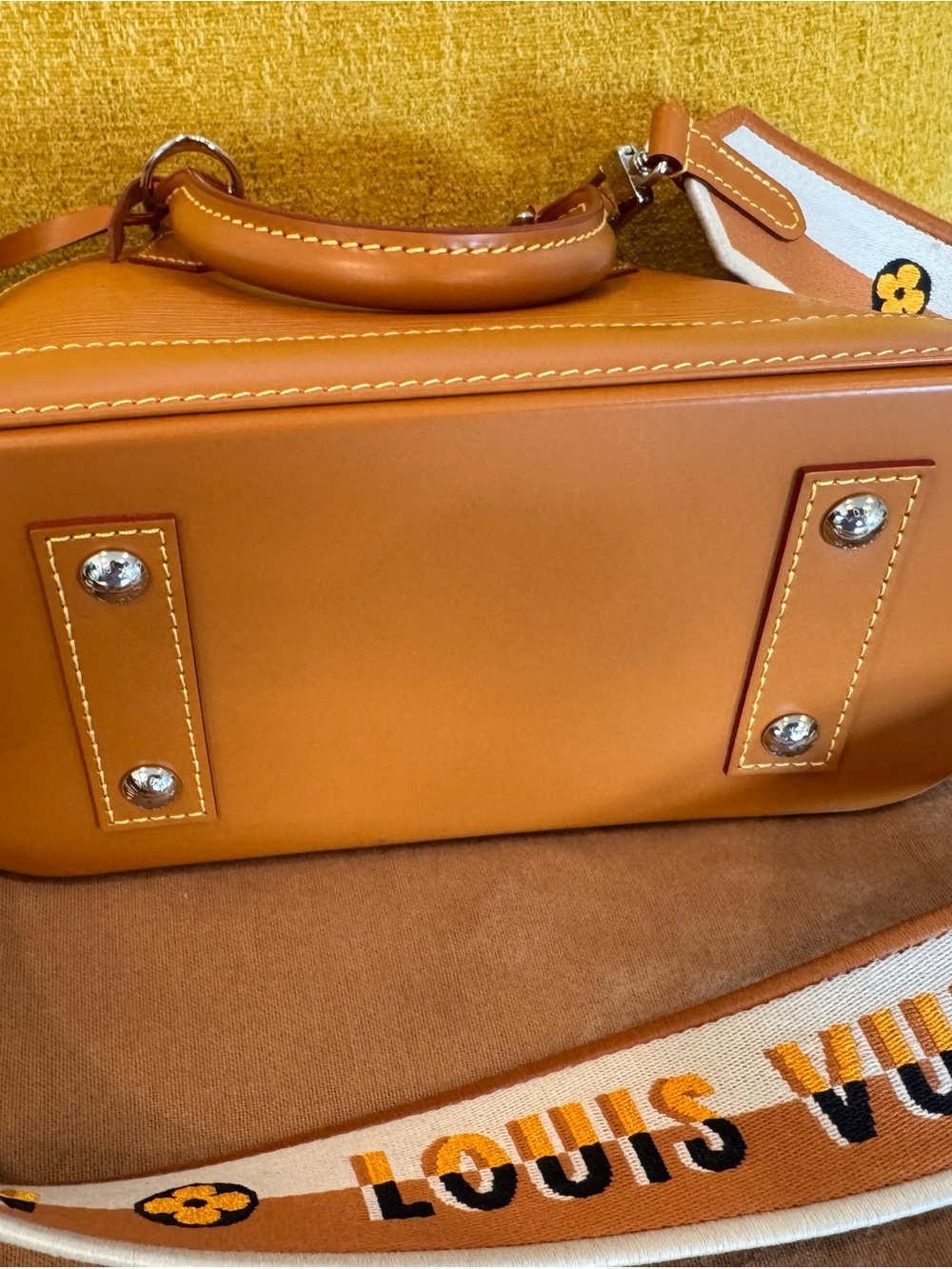 Louis Vuitton Epi Jacquard Alma BB limited edition color in Honey Gold. - Picture 7 of 11